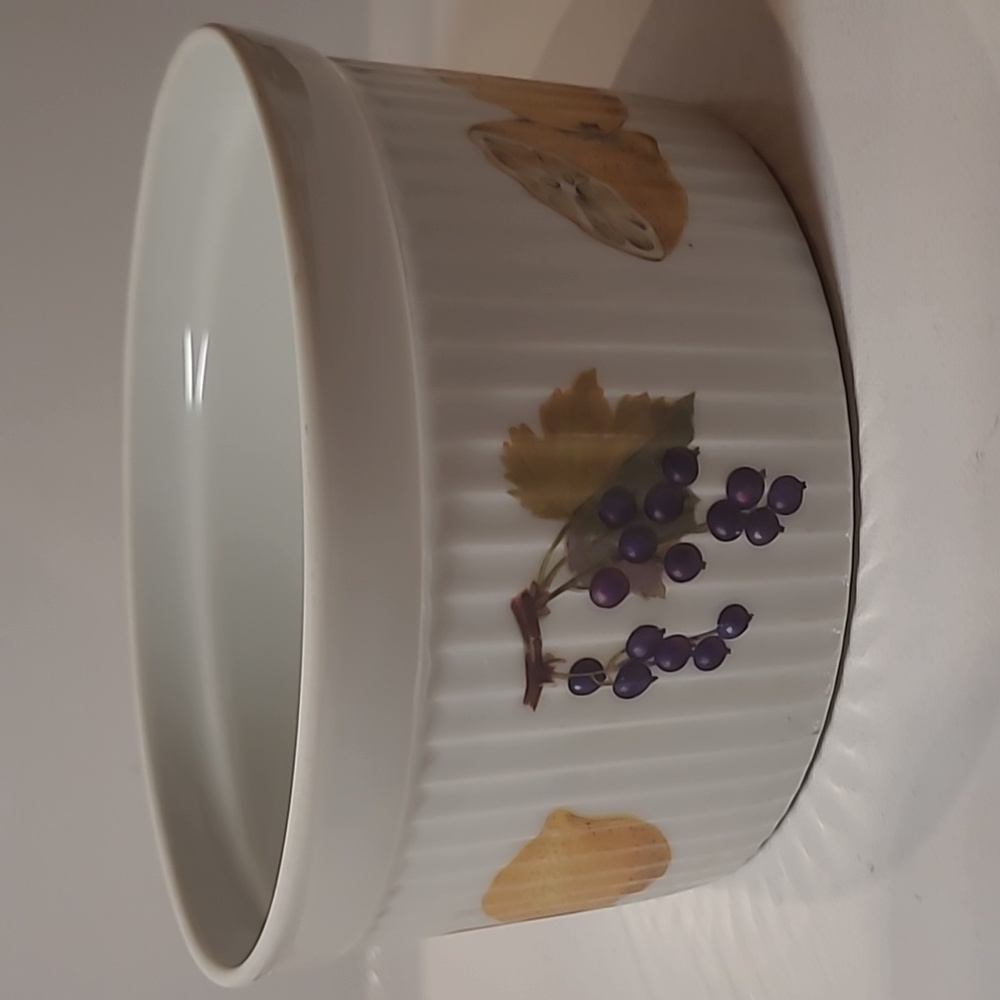 Vintage worcester evesham  Casserole bowl